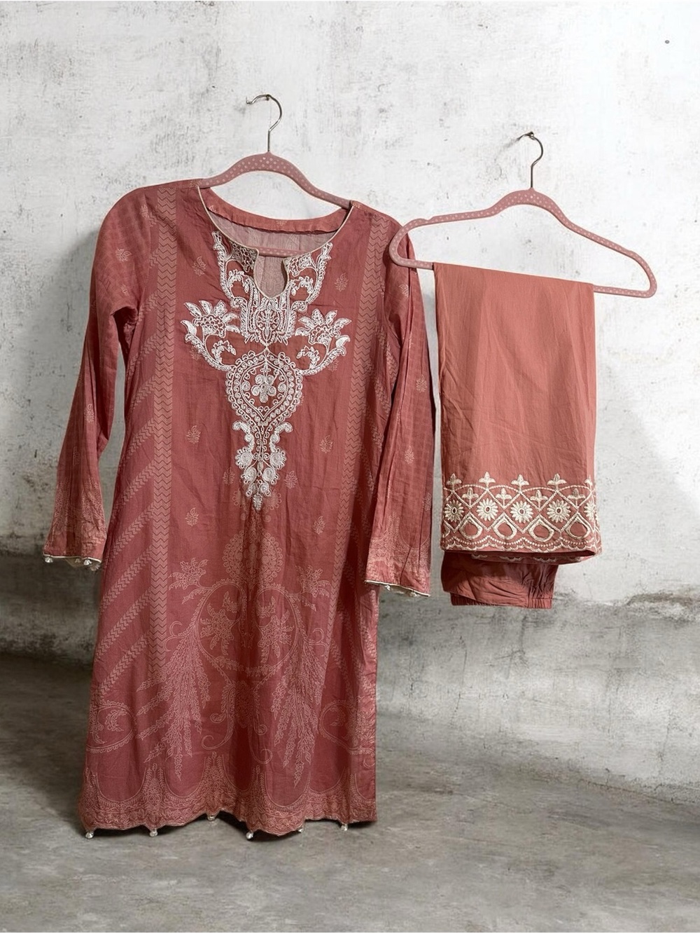 Peachy Rose Embroidered Kurta Set 2Pc